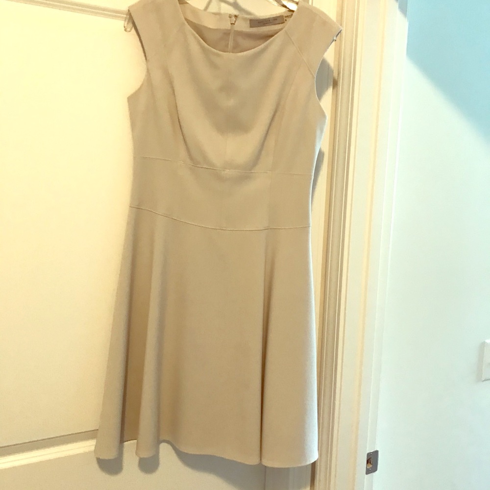 Dress with slimming wide waist band